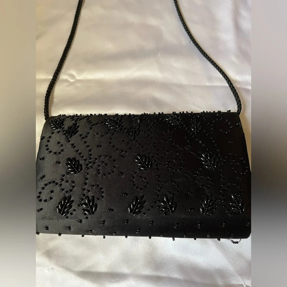 LA REGALE~VINTAGE BLACK EVENING BAG~